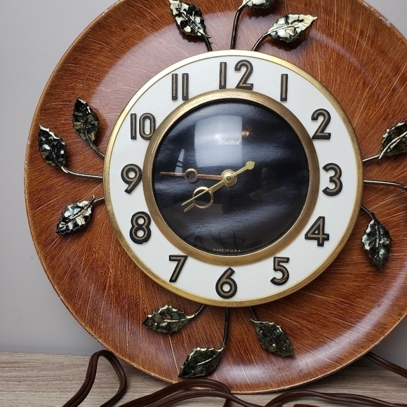 SUNBURST Wall Clock by United 𝅺MID-CENTURY Modern Brass Leaves - Picture 4 of 14